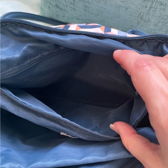 2/$10 A New Day Zippered Tote with laptop compartment - Picture 10 of 12